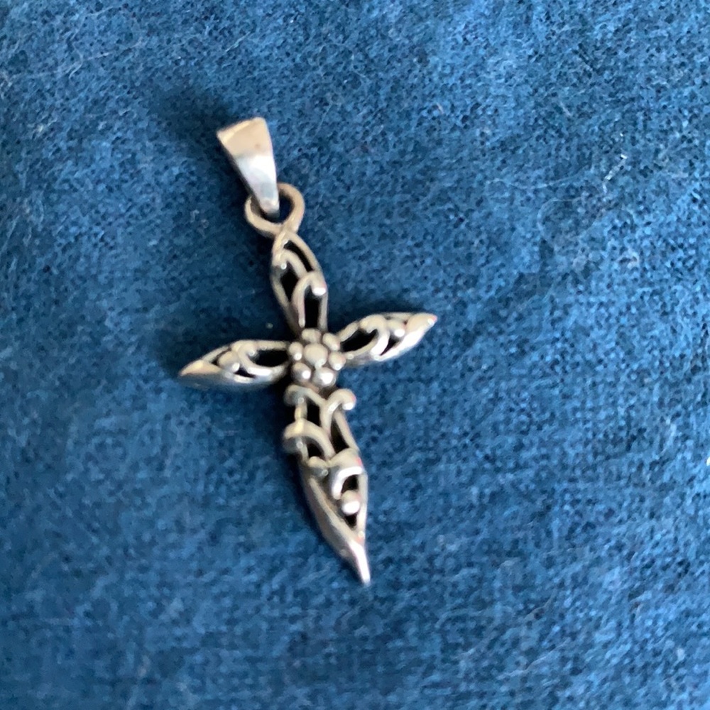 Silver cross pendants - Picture 3 of 7